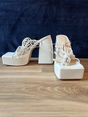 Forever 21 Liliana White Platform Lace-Up Block Heel Sandals. Size 8.
